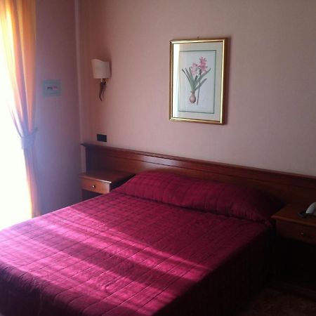 ברשה Hotel Impero חדר תמונה