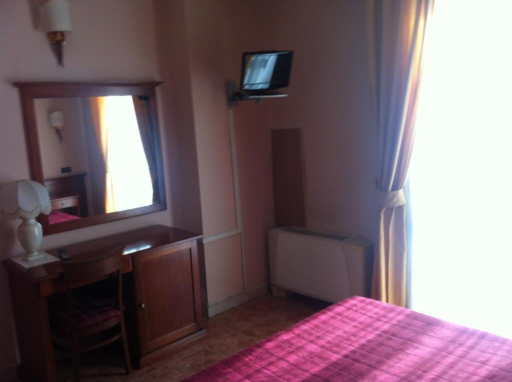 ברשה Hotel Impero חדר תמונה