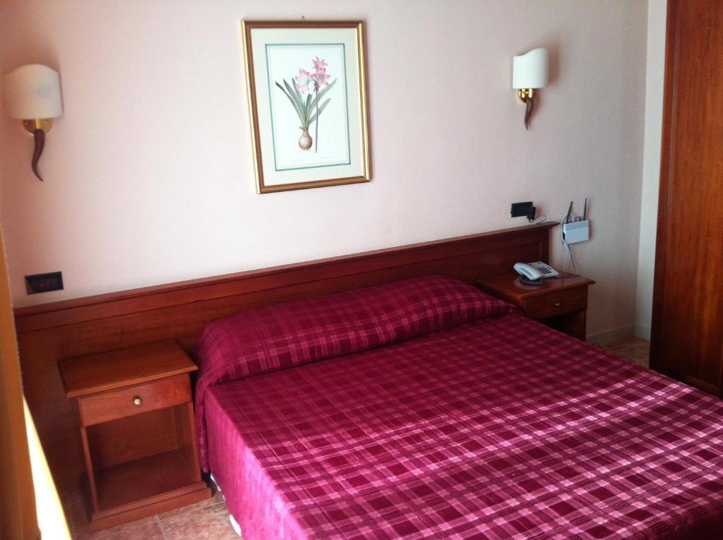 ברשה Hotel Impero חדר תמונה